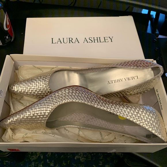 Laura Ashley Towne - S sparkle heels. - Picture 4 of 4
